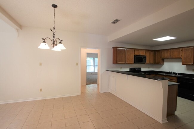 Building Photo - Available - Charming 2-bedroom, 2.5-bath townhome