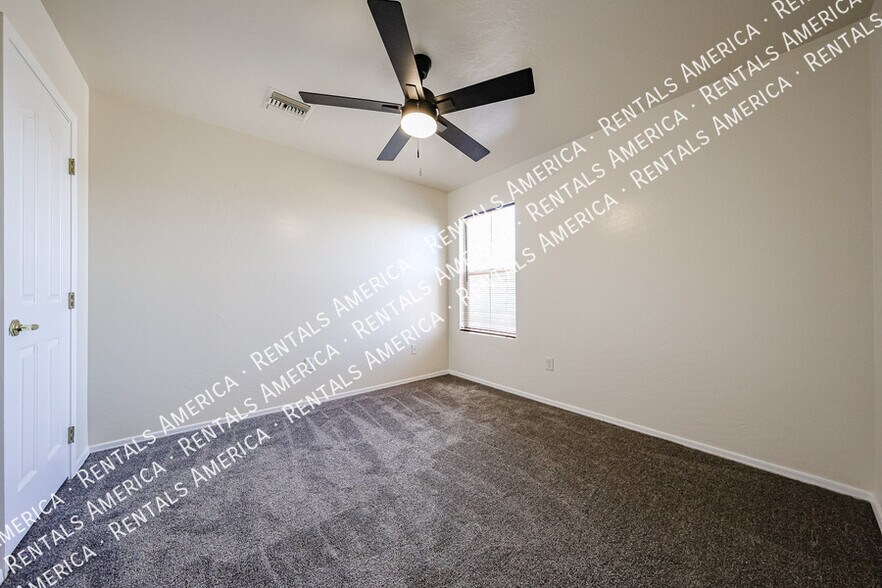 Building Photo - 528 W Mountain Sage Dr