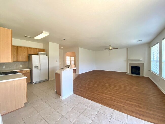 Building Photo - Lovely home in desirable Scofield Farms!