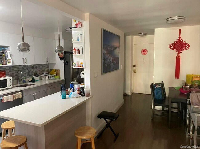 Building Photo - 137-40 45th Ave