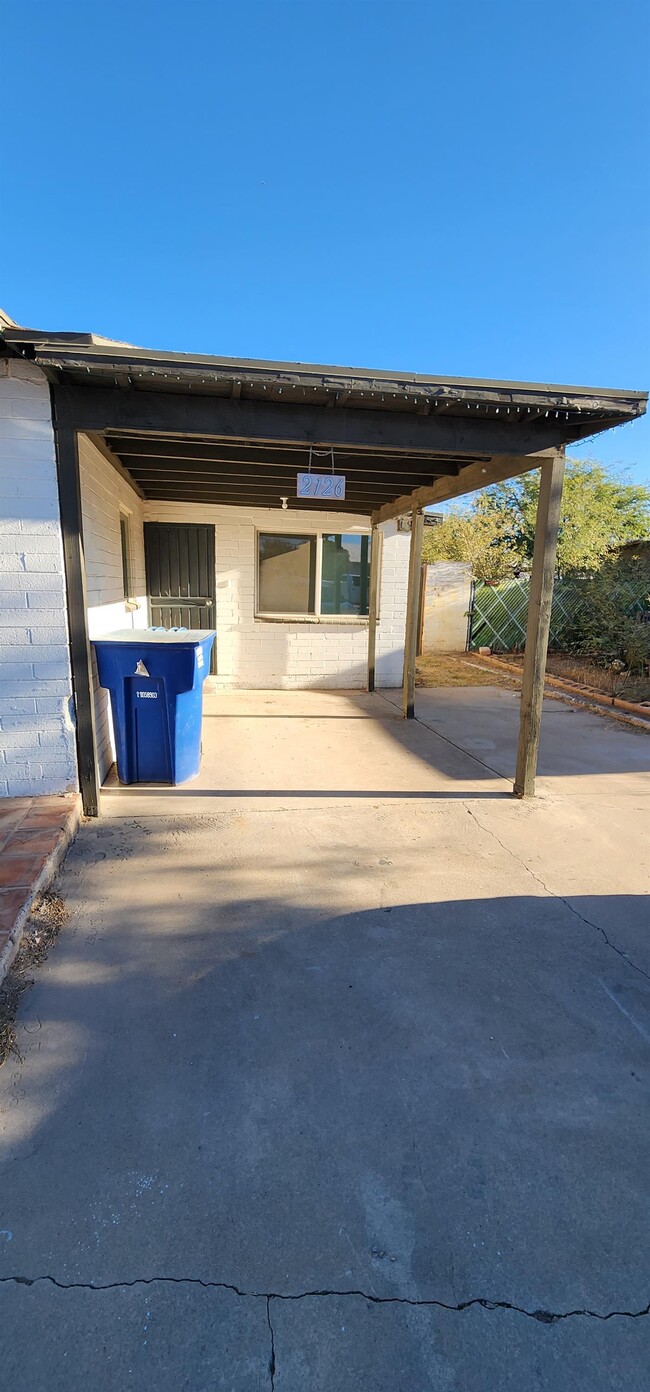 Building Photo - 2126 E Hidalgo Vista