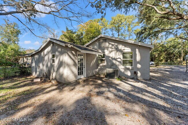 Building Photo - 4044 Hunter Cir