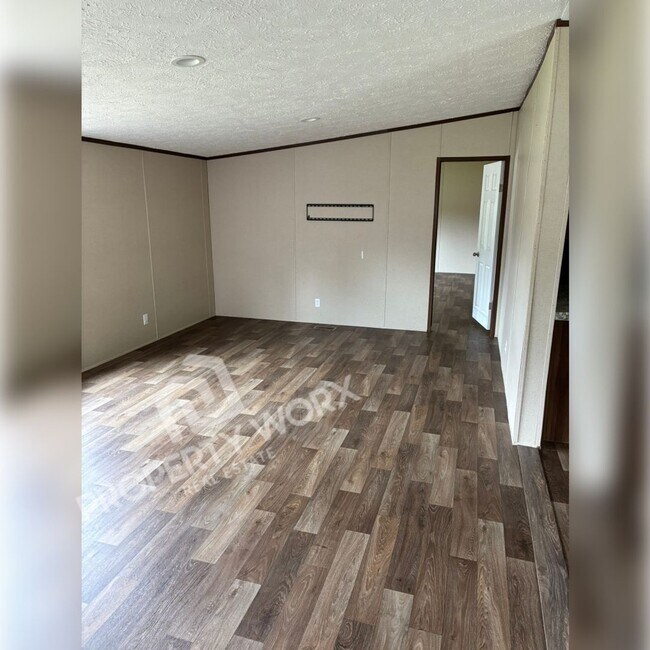 Building Photo - 3 Bedroom Home, Nashville