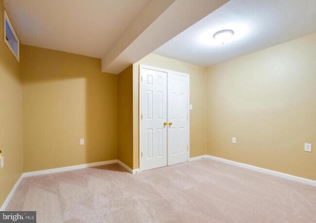 Building Photo - 8464 Hessian Hill Ct