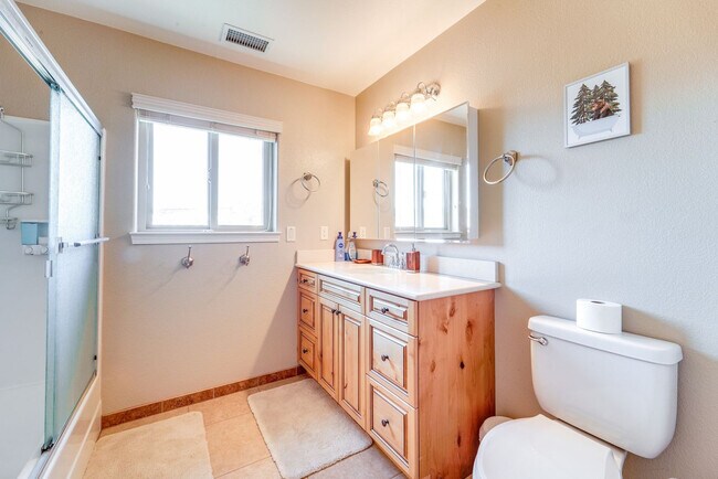 Building Photo - 799 Lookout Point Cir