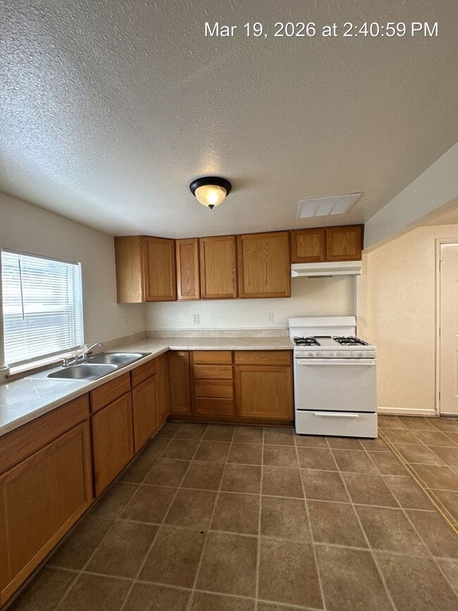 Building Photo - Cozy Corcoran home for rent!