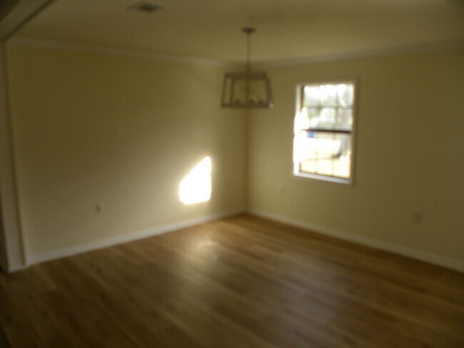 Building Photo - *****PRICE REDUCTION******AVAILABLE NOW*** Country Setting No HOA