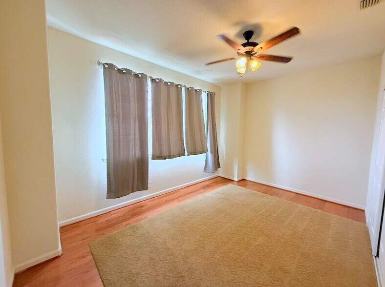 Building Photo - 4290 Lasalle Dr