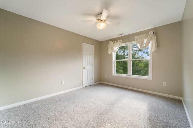 Building Photo - 119 Velma Ln