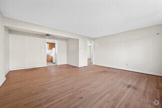 Building Photo - 67 Oak St