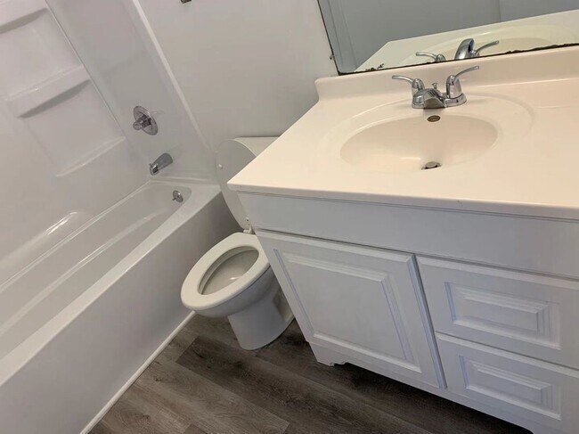 Building Photo - 1635 S Dorchester Dr