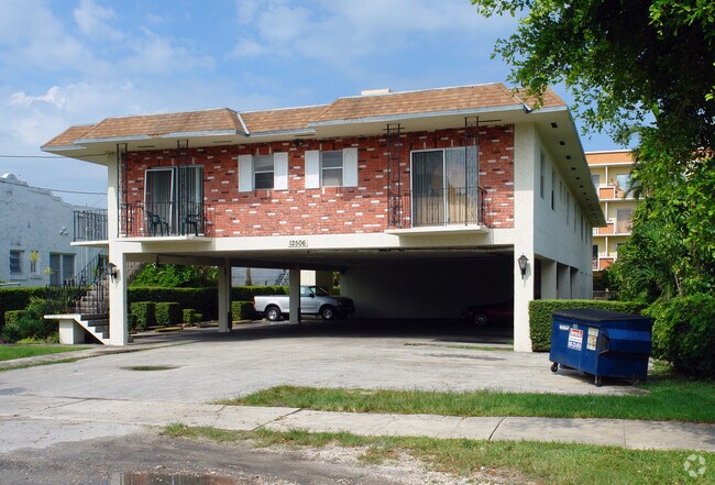 Building Photo - Old Colony Apartments
