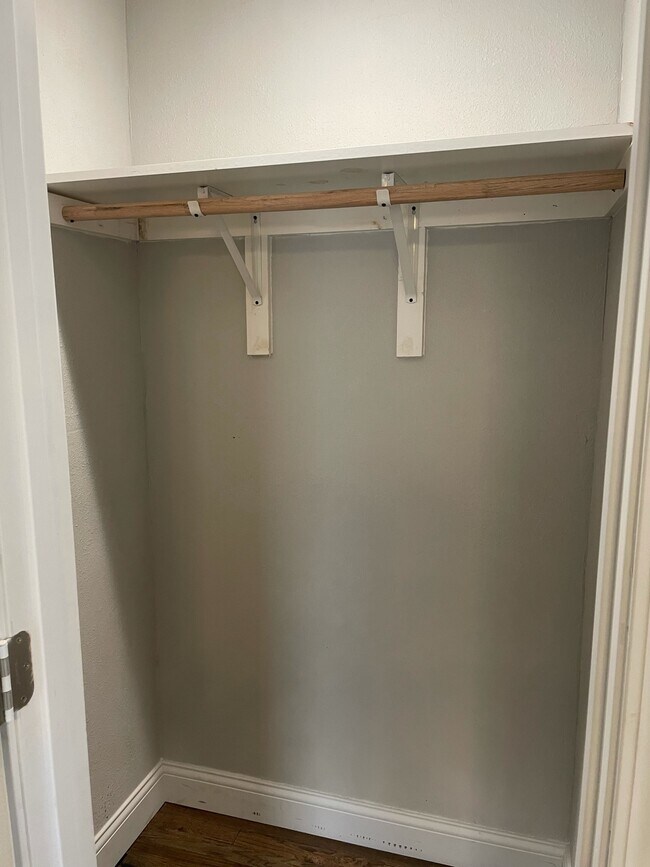 Building Photo - 613 S Andrews Ave