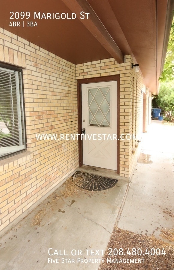 Building Photo - 2099 Marigold St
