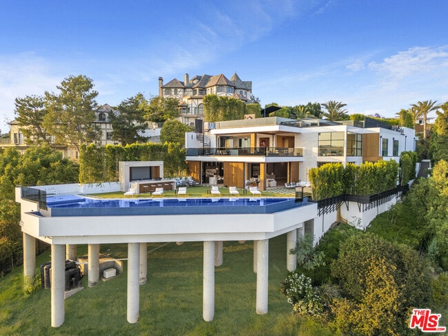 Building Photo - 1033 Somera Rd