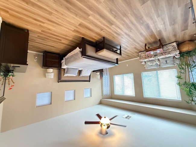 Building Photo - 1928 W Spur Dr