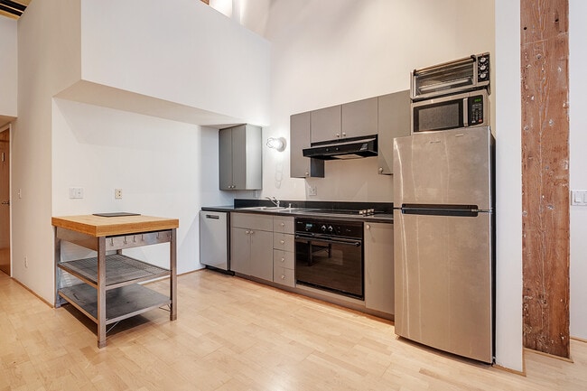 Building Photo - 461 2nd St