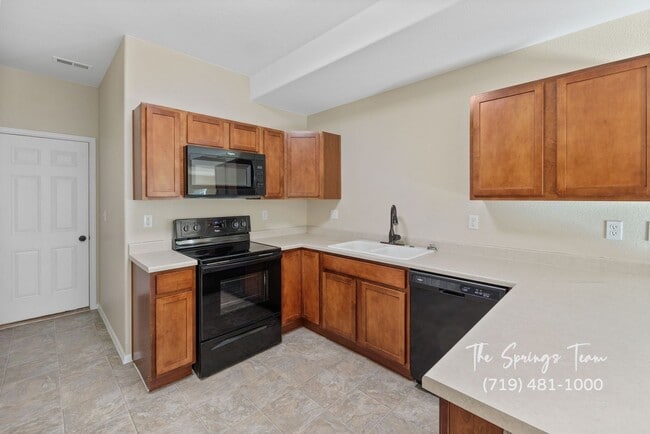 Building Photo - Charming 2BD/2.5BA Townhome with Attached ...