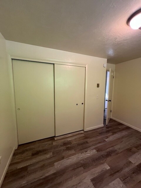 Building Photo - 2 bed 1 bath duplex Garden City!