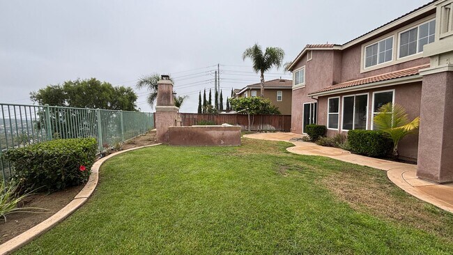 Building Photo - Large lovely home with amazing views!