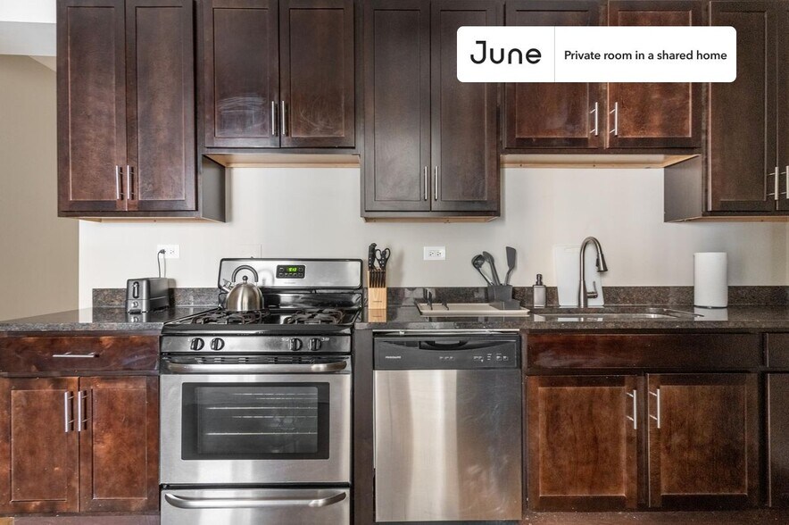 Building Photo - Room in Shared 3 bed/1 bath home