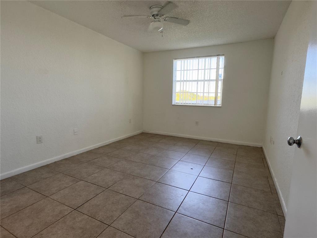 Building Photo - 2831 N Oakland Forest Dr