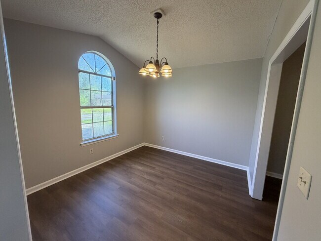 Building Photo - Home For Rent