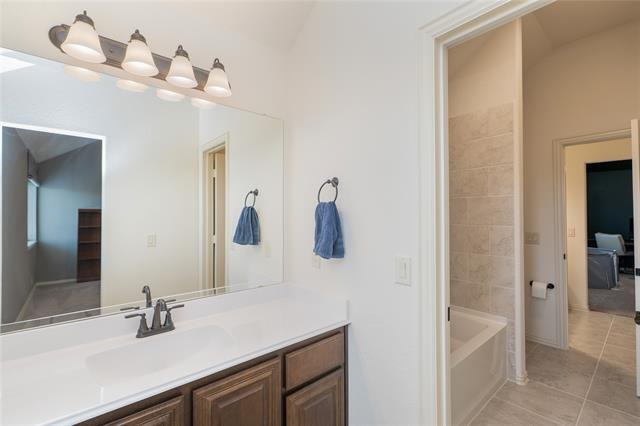 Building Photo - 205 Oakcrest Dr