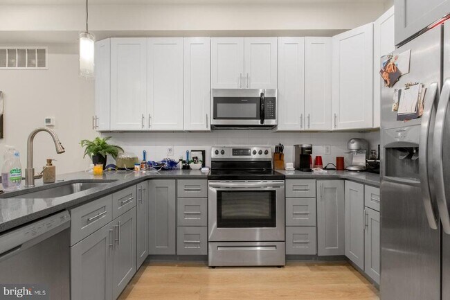 Building Photo - 1702 Point Breeze Ave