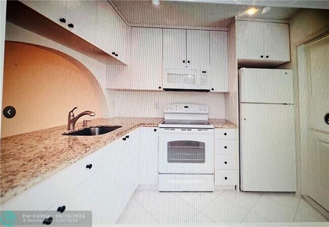 Building Photo - 3300 NE 10th Terrace