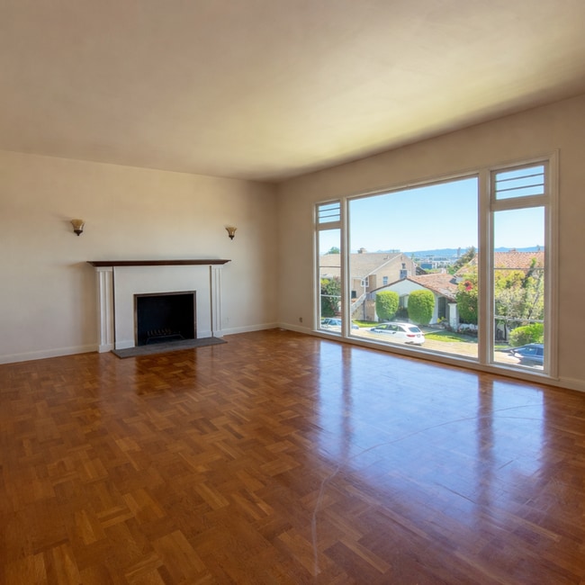 Building Photo - 4BD/3BA Two-Story Home | Flexible Layout + Big Backyard