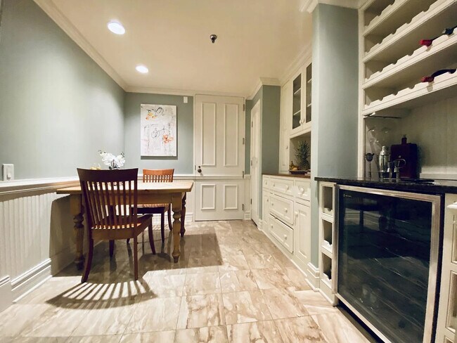 Building Photo - 680 N Lake Shore Dr