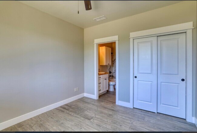 Building Photo - 27 Roosevelt Dr