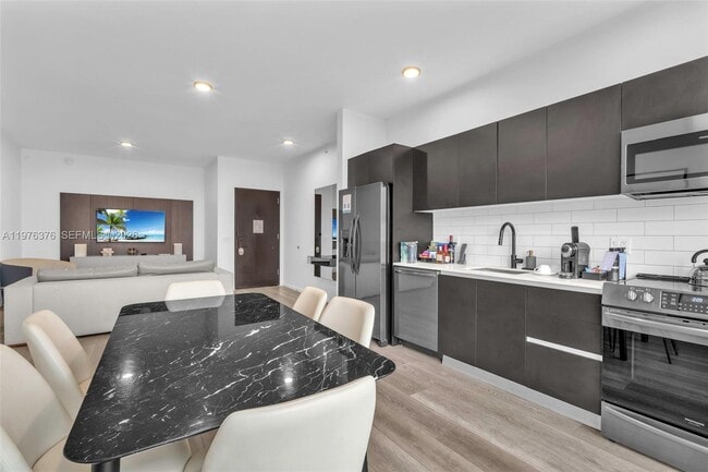 Building Photo - 398 NE 5th St