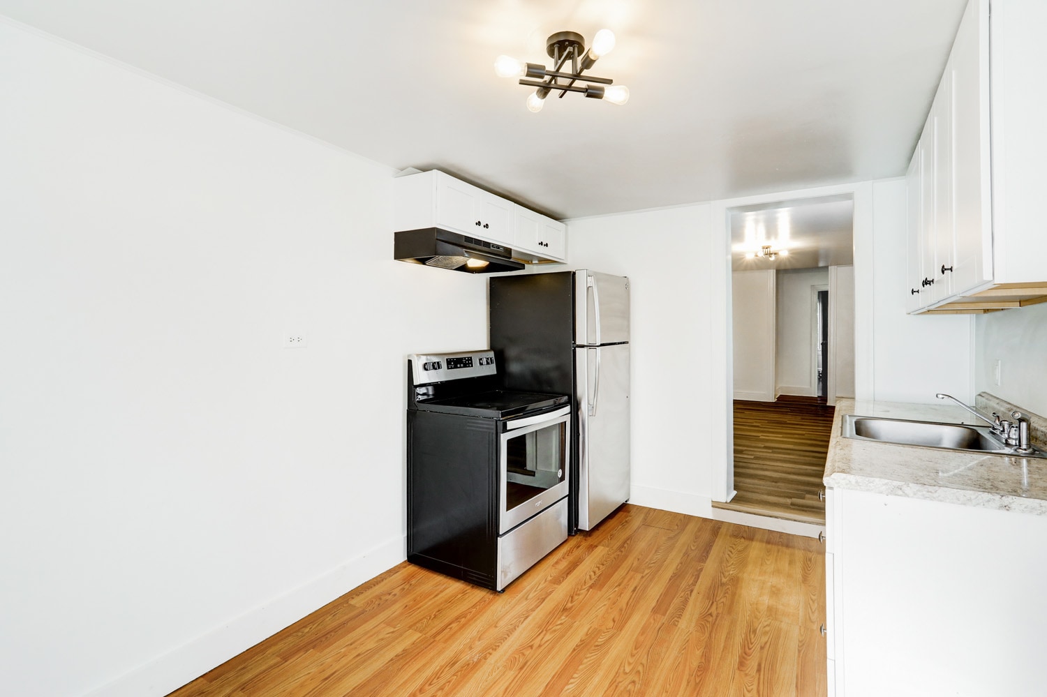 Kitchen - 652 Columbia Ave