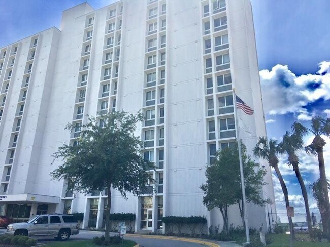Primary Photo - 1400 Le Baron Ave