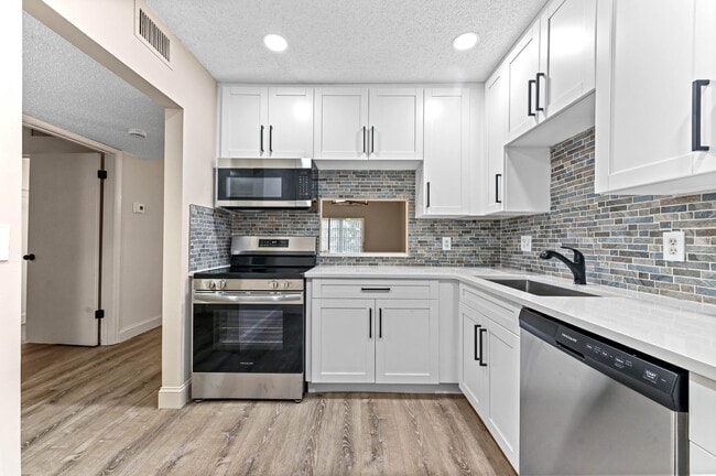 Building Photo - 2700 Casita Way