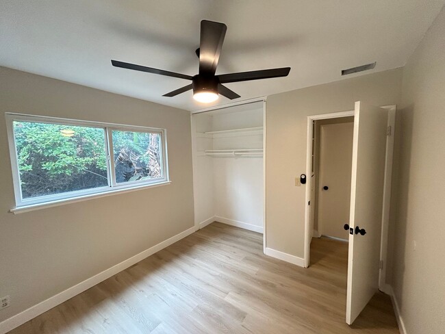 Building Photo - Nicely Updated Single Story 3 Bed 2 Bath H...