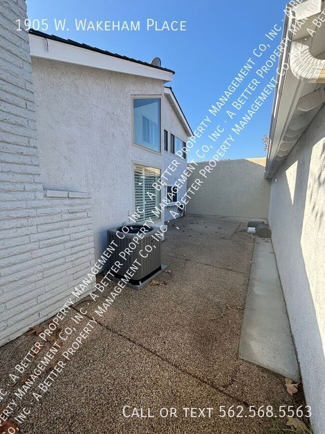 Building Photo - 3 Bed 2 Bath TOWNHOUSE w/Patio, Double Car...