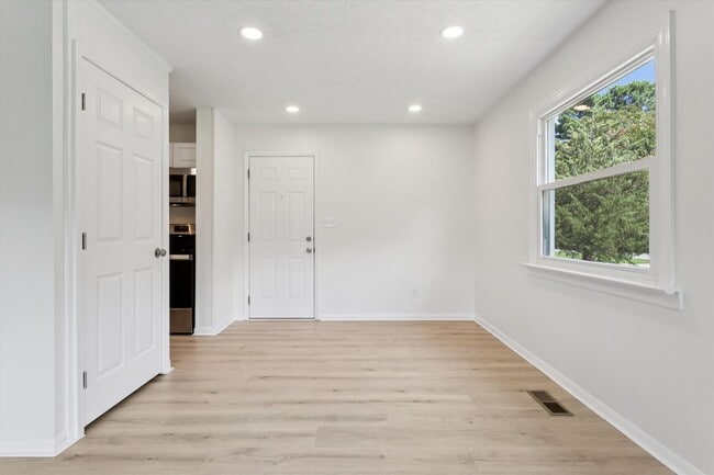 Building Photo - 13A Colberts Ln