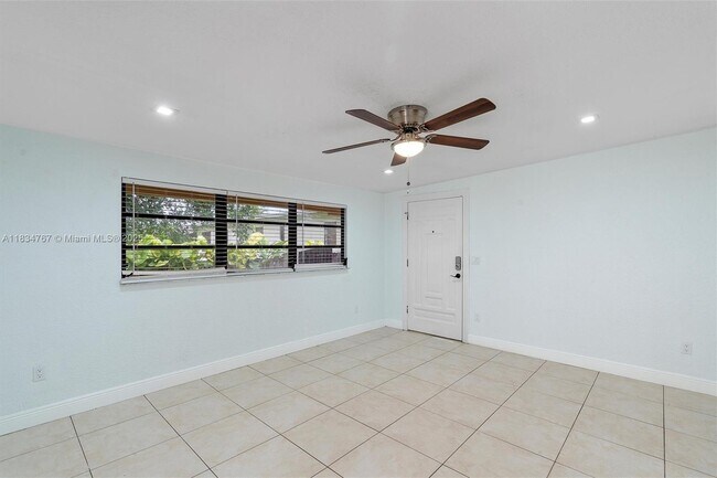 Building Photo - 6534 SW 27th St