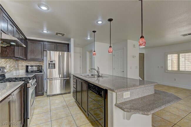 Building Photo - 236 Fairway Woods Dr