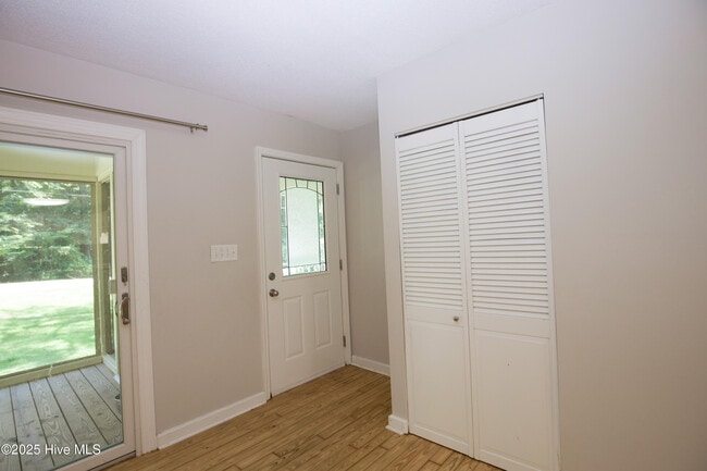 Building Photo - 970 Thrush Dr