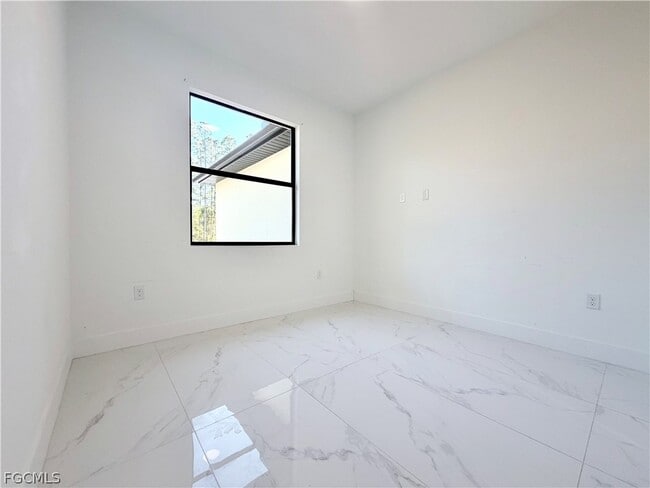 Building Photo - 312 Rosanna Ave