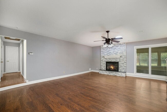 Building Photo - 2940 Flamingo Cir