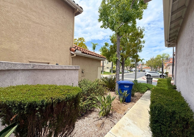 Building Photo - Updated Home with Modern Kitchen, Fireplace & Private Backyard