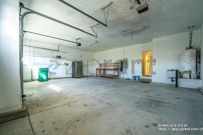 Building Photo - 100 Canterbury Ct