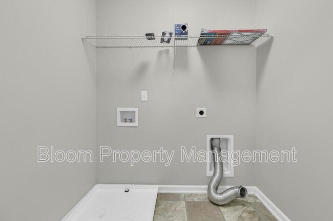 Building Photo - 4995 Hay Bale Ct