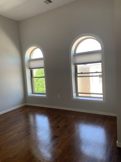 Building Photo - 178 Elm St