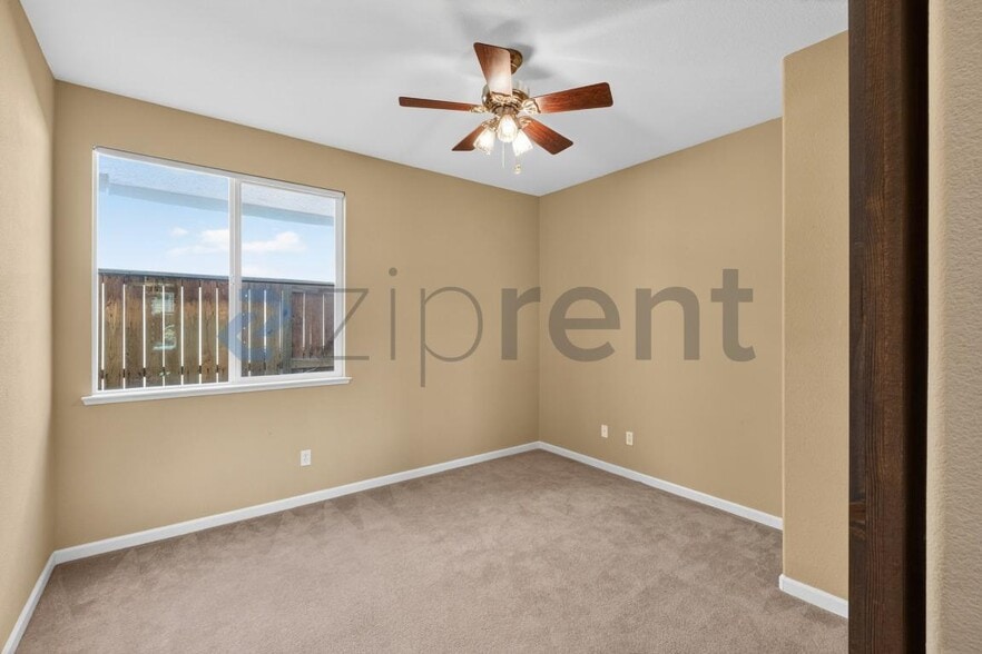 Building Photo - Unit